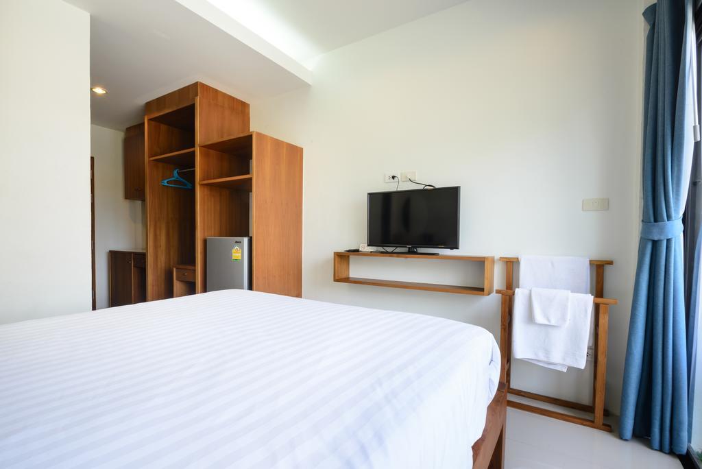 Ocean12 Chic Hotel Phuket Esterno foto