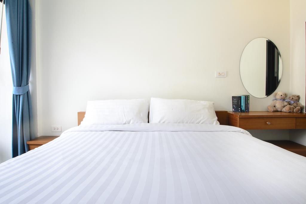 Ocean12 Chic Hotel Phuket Esterno foto