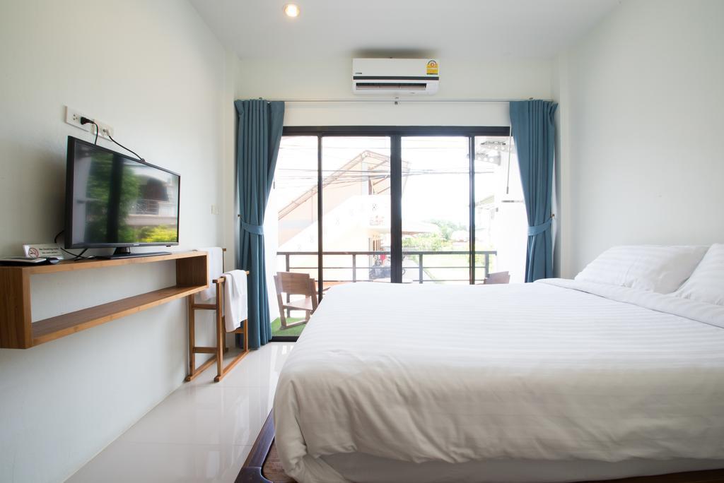 Ocean12 Chic Hotel Phuket Esterno foto