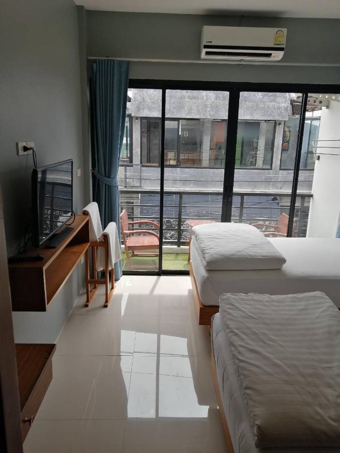 Ocean12 Chic Hotel Phuket Esterno foto